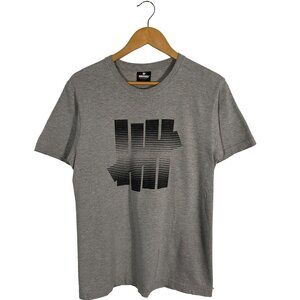 Undefeated "Play Dirty" Classic 5-Strike Logo T-shirt Gray men's size Medium